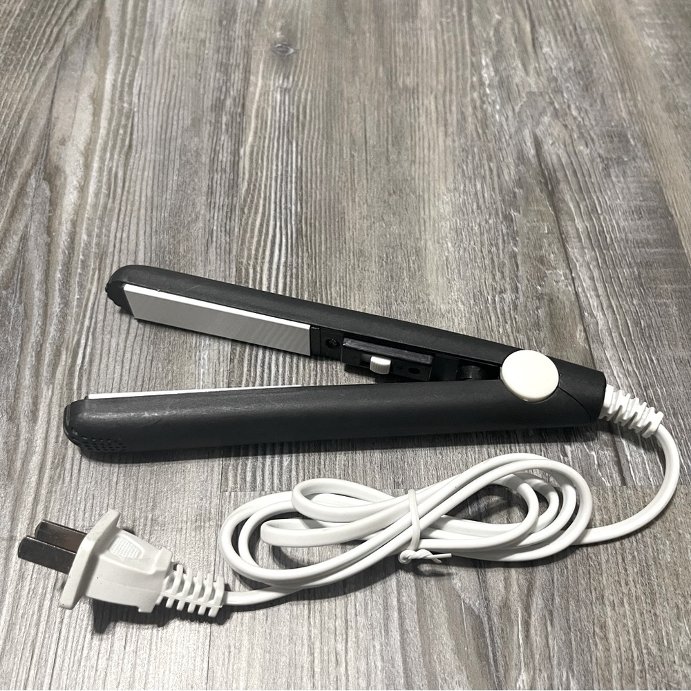 Mini hair straightener